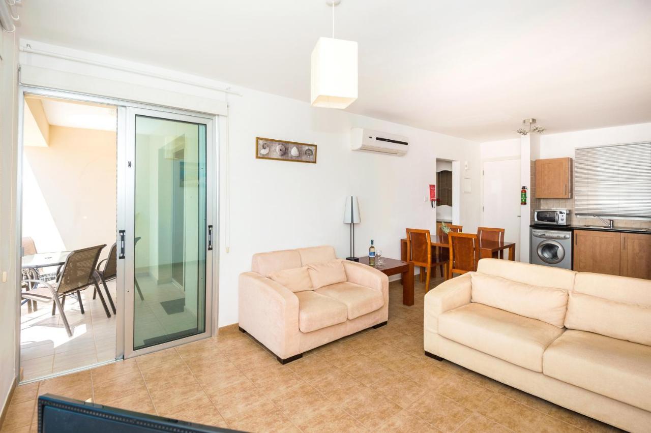 Seabreeze Apartment 200M Away From The Sea Paralimni Exteriör bild