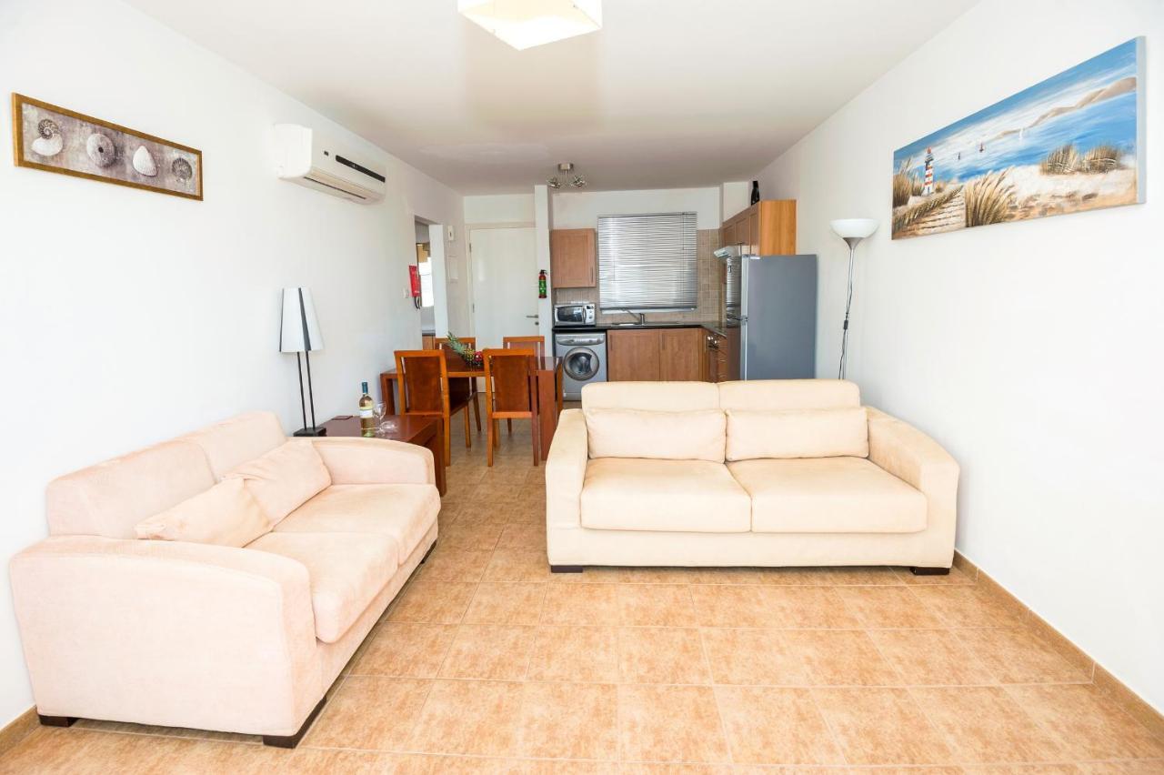 Seabreeze Apartment 200M Away From The Sea Paralimni Exteriör bild