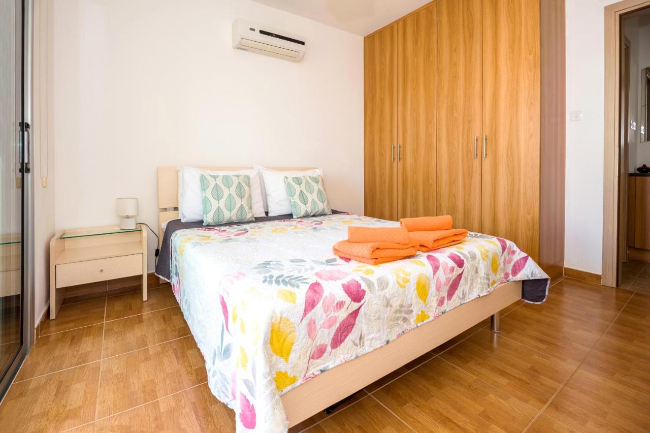 Seabreeze Apartment 200M Away From The Sea Paralimni Exteriör bild