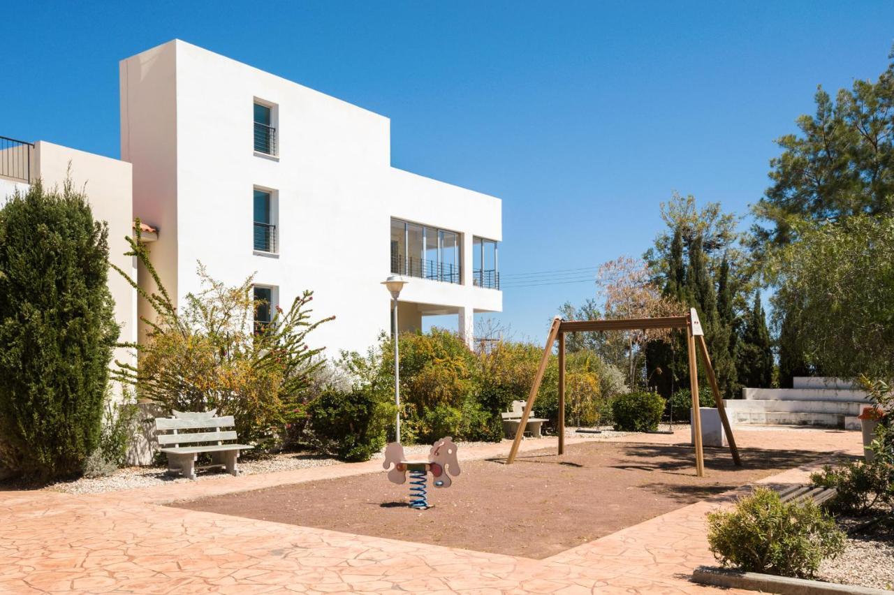 Seabreeze Apartment 200M Away From The Sea Paralimni Exteriör bild