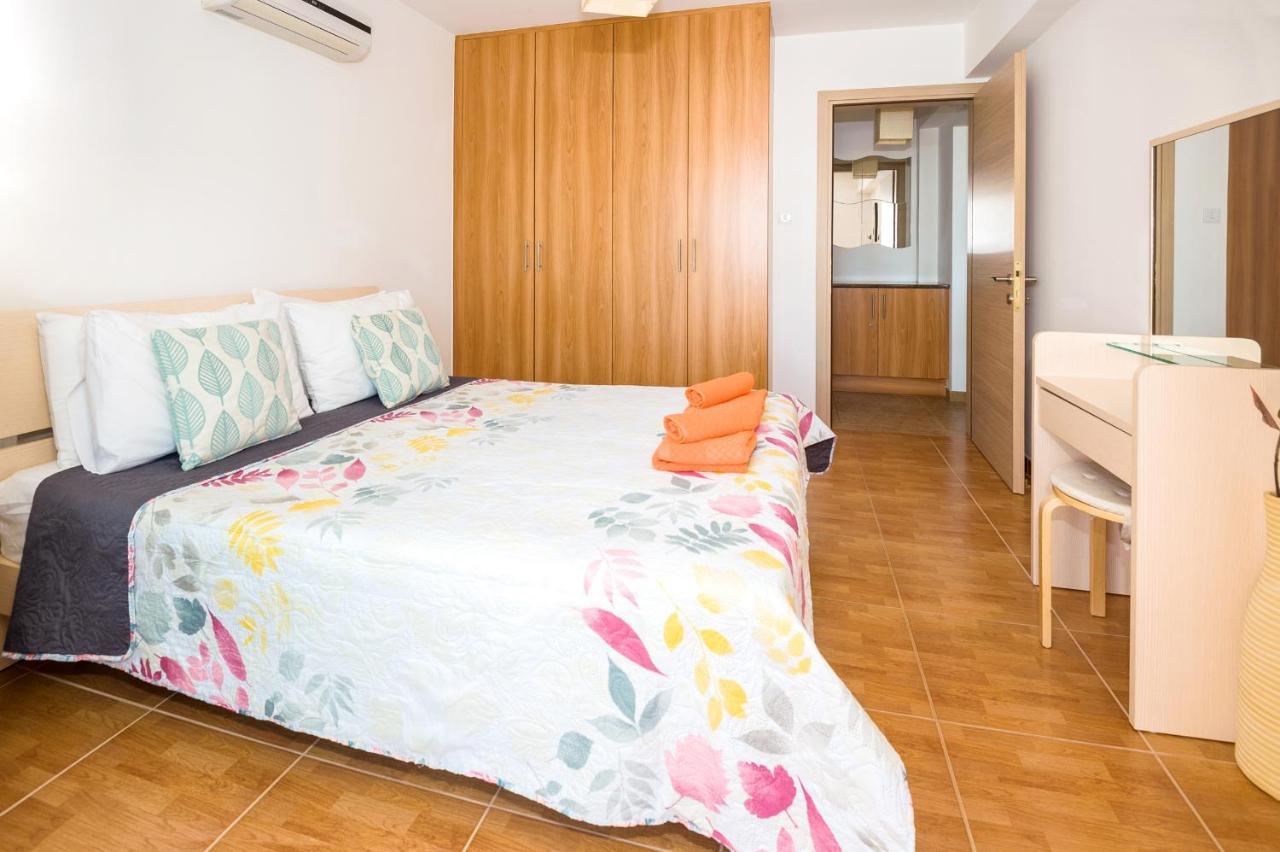Seabreeze Apartment 200M Away From The Sea Paralimni Exteriör bild