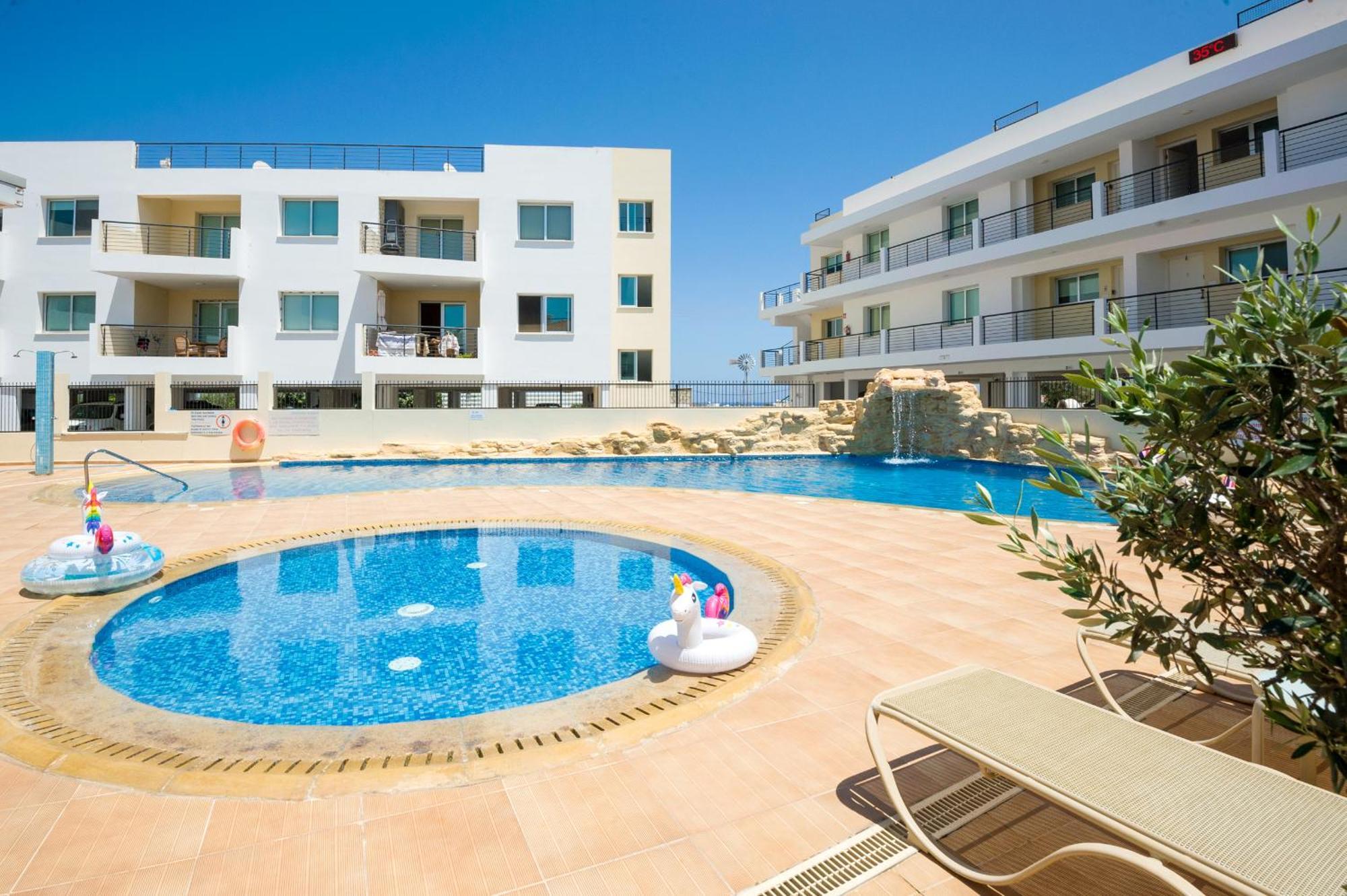 Seabreeze Apartment 200M Away From The Sea Paralimni Exteriör bild
