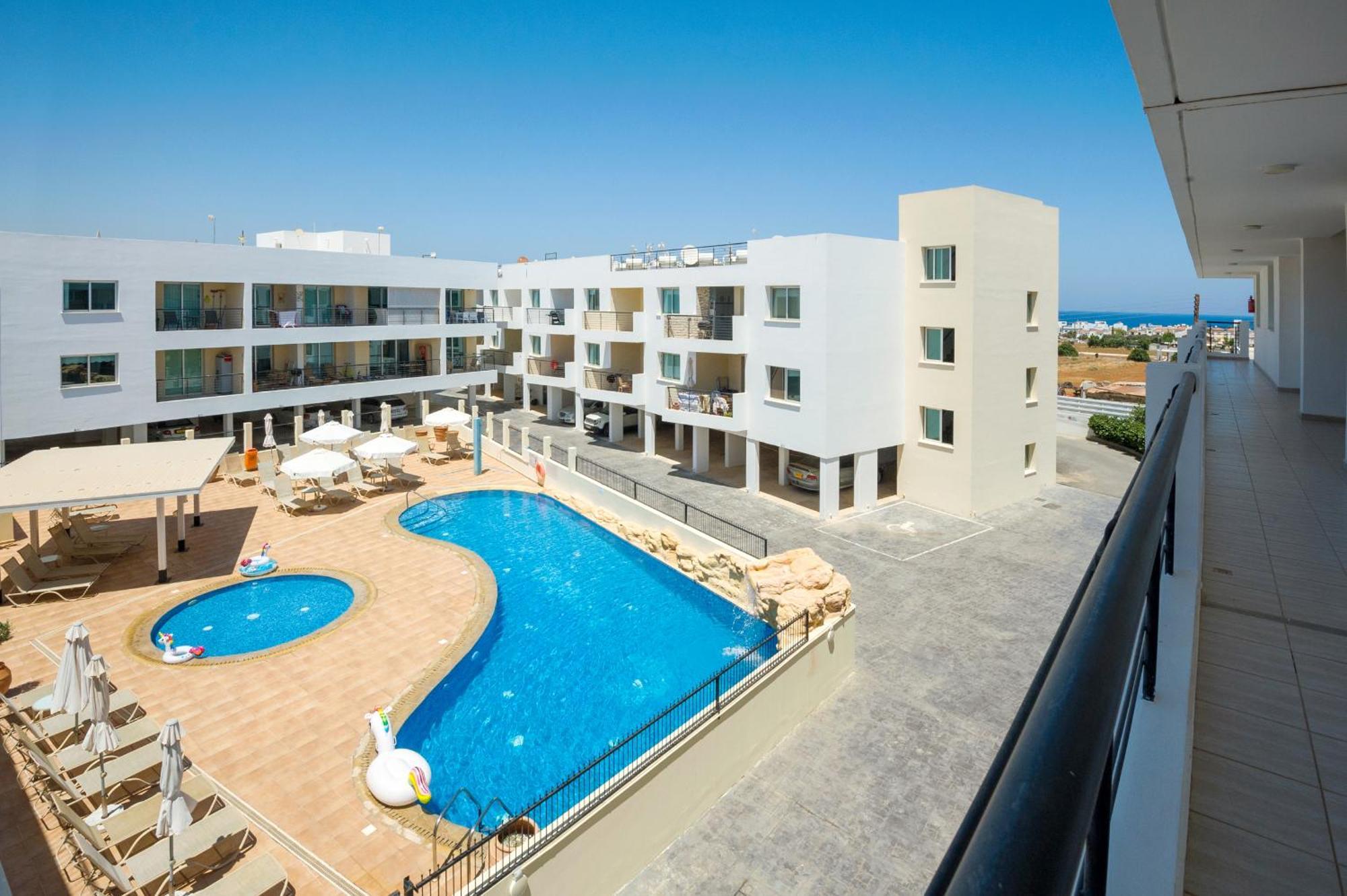 Seabreeze Apartment 200M Away From The Sea Paralimni Exteriör bild