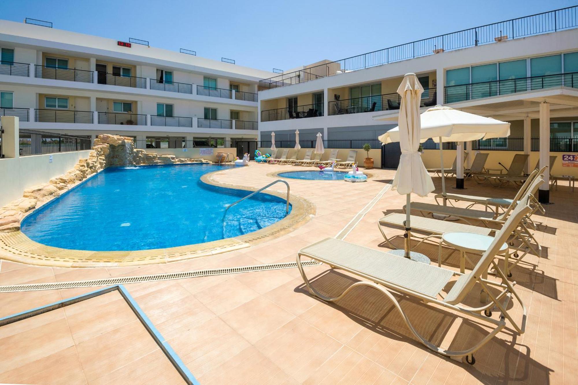 Seabreeze Apartment 200M Away From The Sea Paralimni Exteriör bild